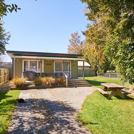 Accommodation Fiordland The Bach - One Bedroom Cottage At 226B Milford Road Те Анау Екстериор снимка