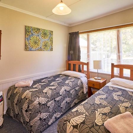 Accommodation Fiordland The Bach - One Bedroom Cottage At 226B Milford Road Те Анау Екстериор снимка
