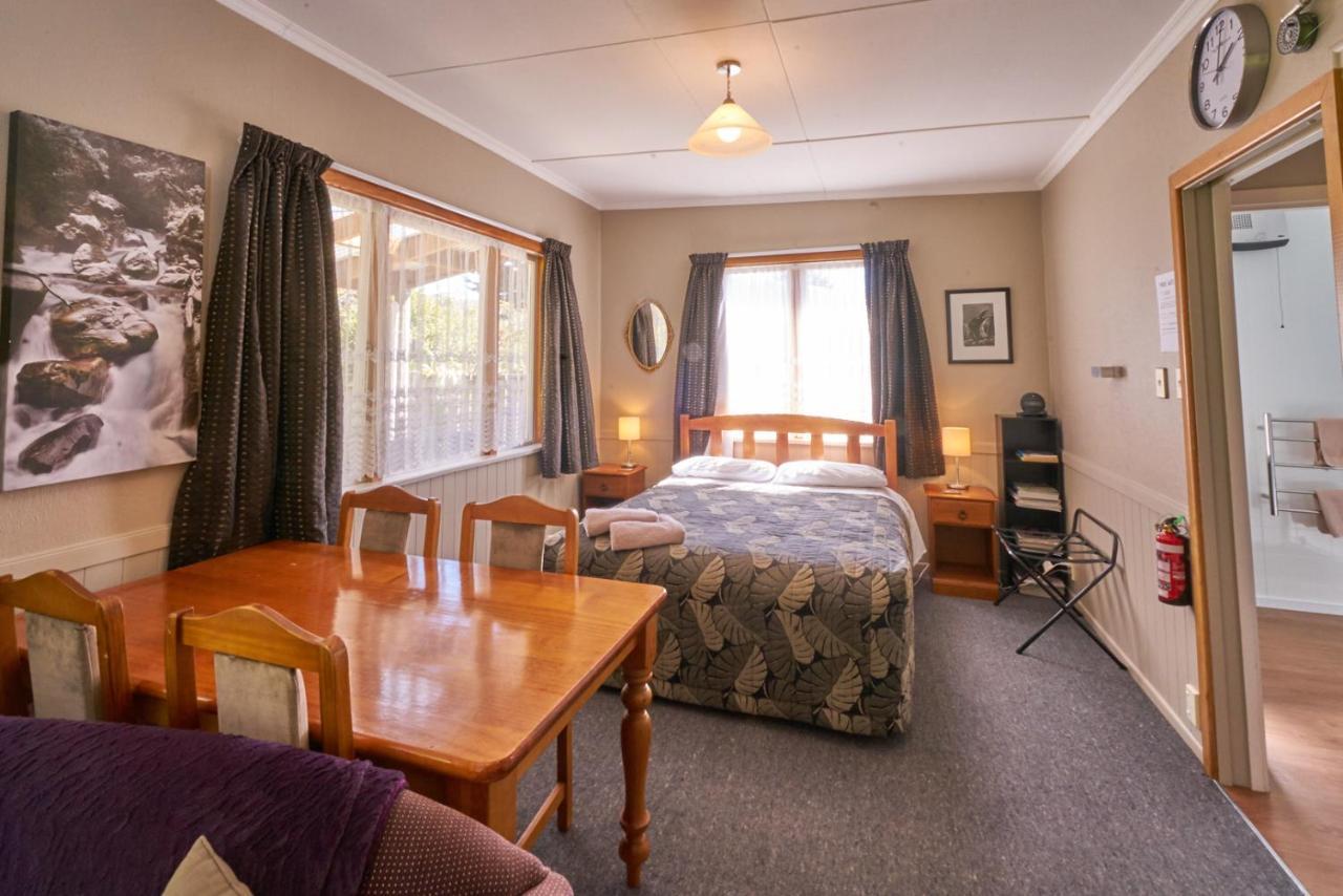 Accommodation Fiordland The Bach - One Bedroom Cottage At 226B Milford Road Те Анау Екстериор снимка