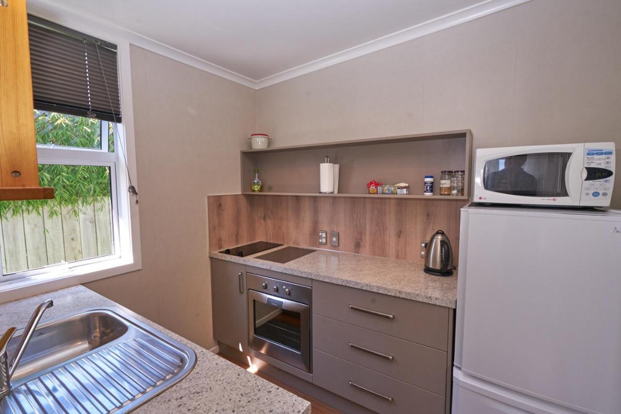 Accommodation Fiordland The Bach - One Bedroom Cottage At 226B Milford Road Те Анау Екстериор снимка