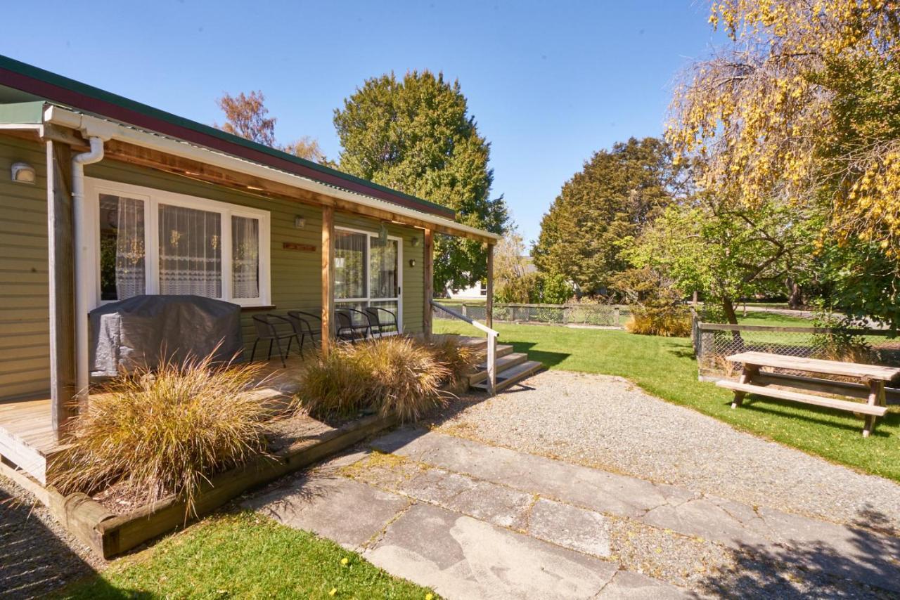Accommodation Fiordland The Bach - One Bedroom Cottage At 226B Milford Road Те Анау Екстериор снимка