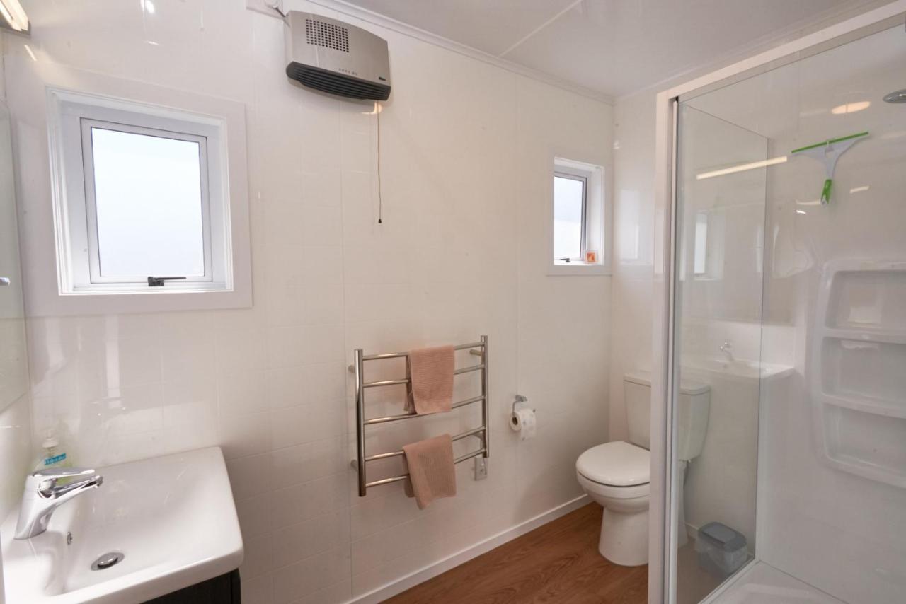 Accommodation Fiordland The Bach - One Bedroom Cottage At 226B Milford Road Те Анау Екстериор снимка