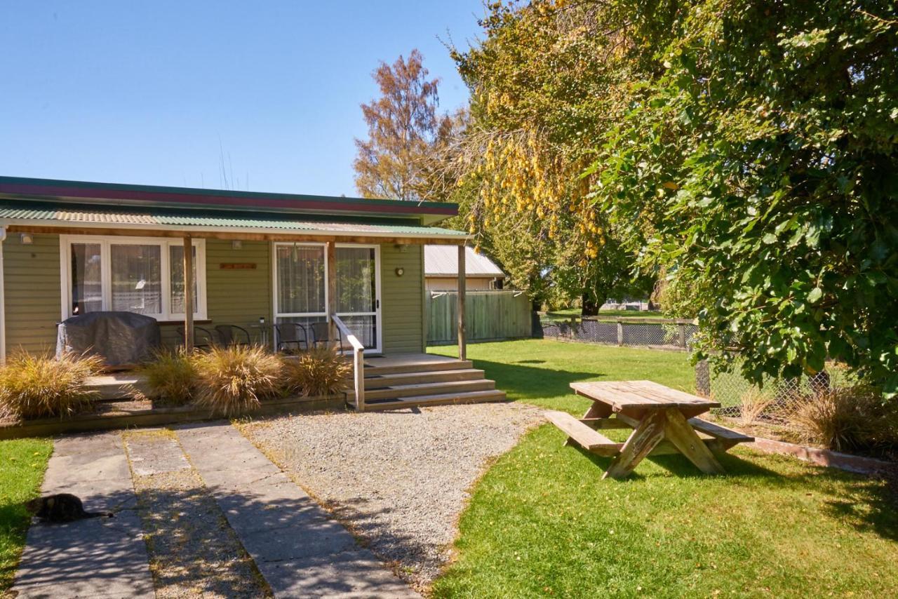 Accommodation Fiordland The Bach - One Bedroom Cottage At 226B Milford Road Те Анау Екстериор снимка