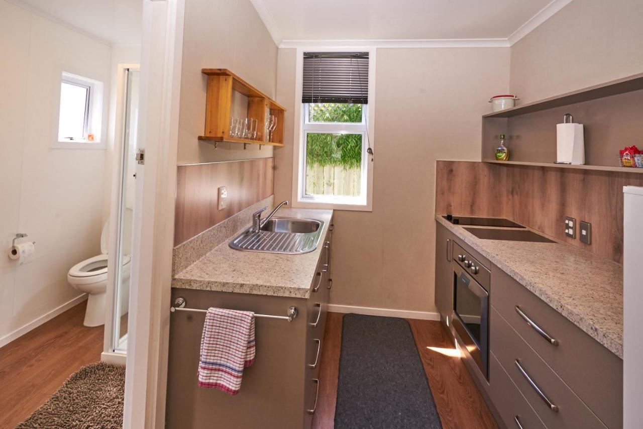 Accommodation Fiordland The Bach - One Bedroom Cottage At 226B Milford Road Те Анау Екстериор снимка