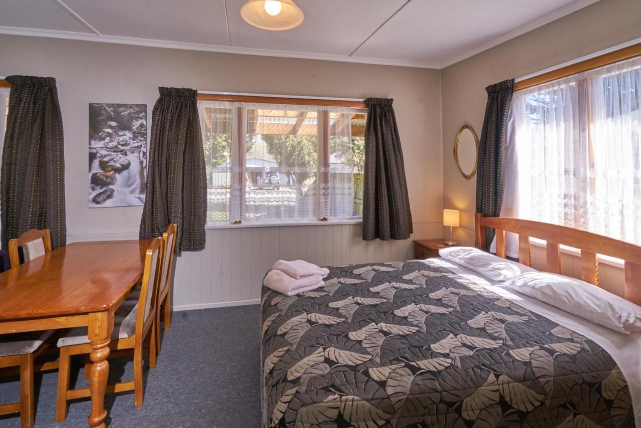 Accommodation Fiordland The Bach - One Bedroom Cottage At 226B Milford Road Те Анау Екстериор снимка