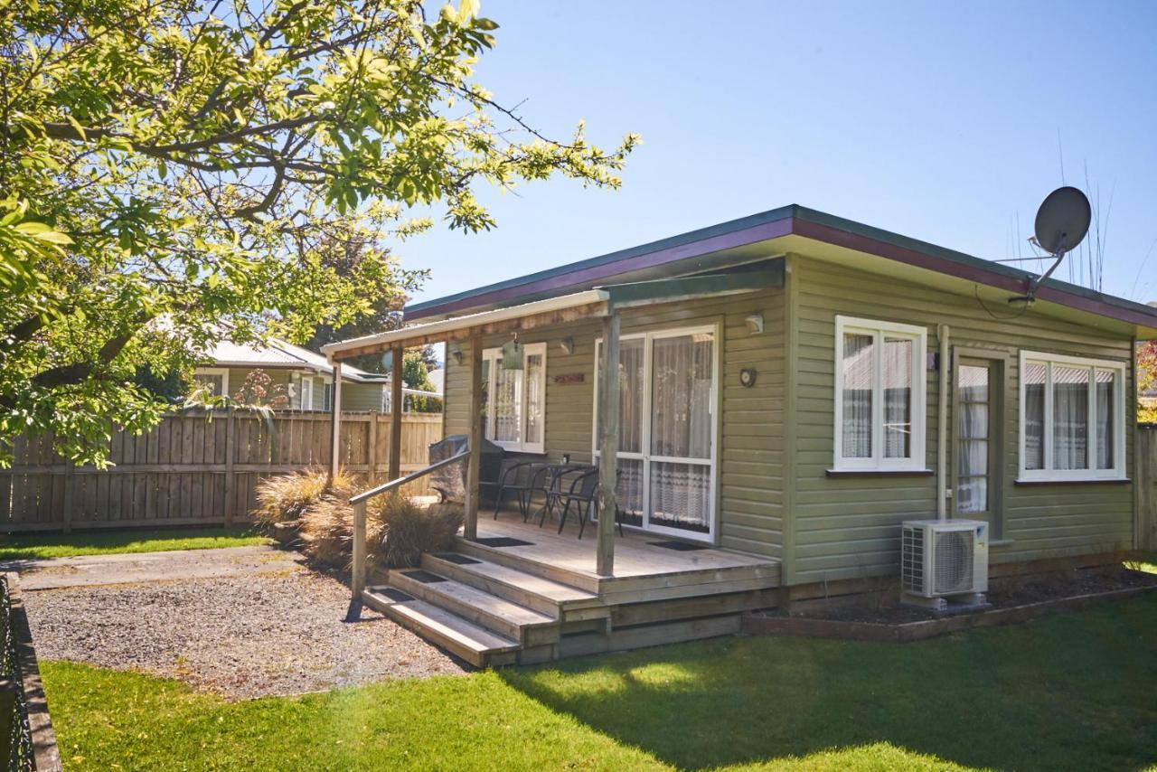 Accommodation Fiordland The Bach - One Bedroom Cottage At 226B Milford Road Те Анау Екстериор снимка